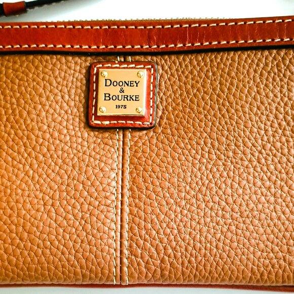 Dooney & Bourke Pebble Grain Wristlet Large Slim Brown Leather - Picture 4 of 9